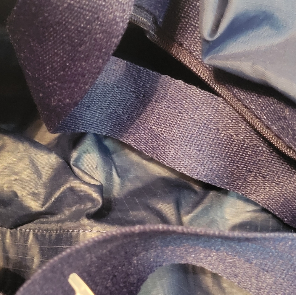 Lesportsac duffle bag. - Picture 12 of 14